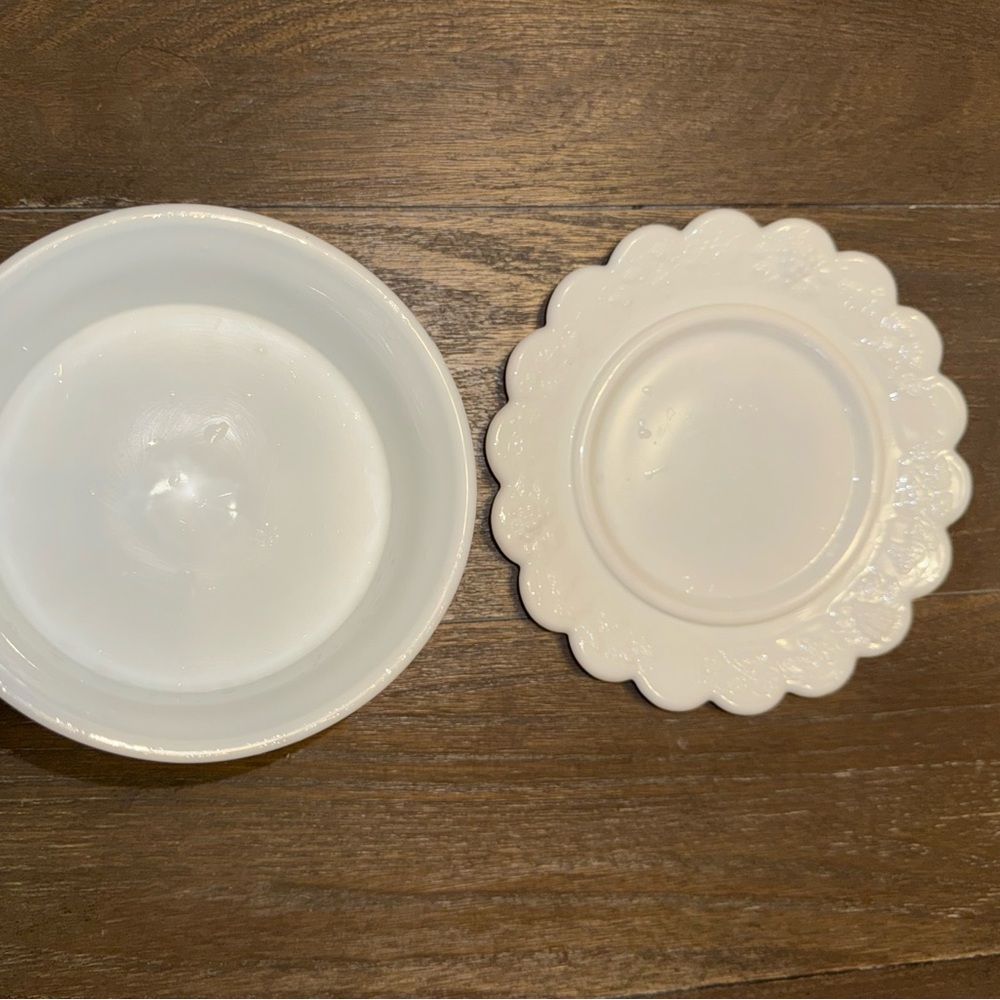 Vtg Westmoreland Milk Glass Old Quilt Cheese Dish With Cover 7" - Picture 6 of 9